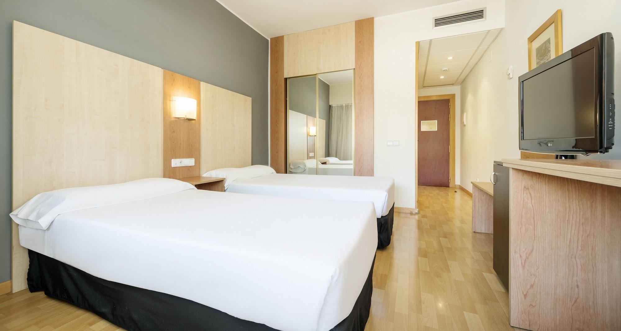 Ilunion Romareda Hotel Zaragoza Exterior photo