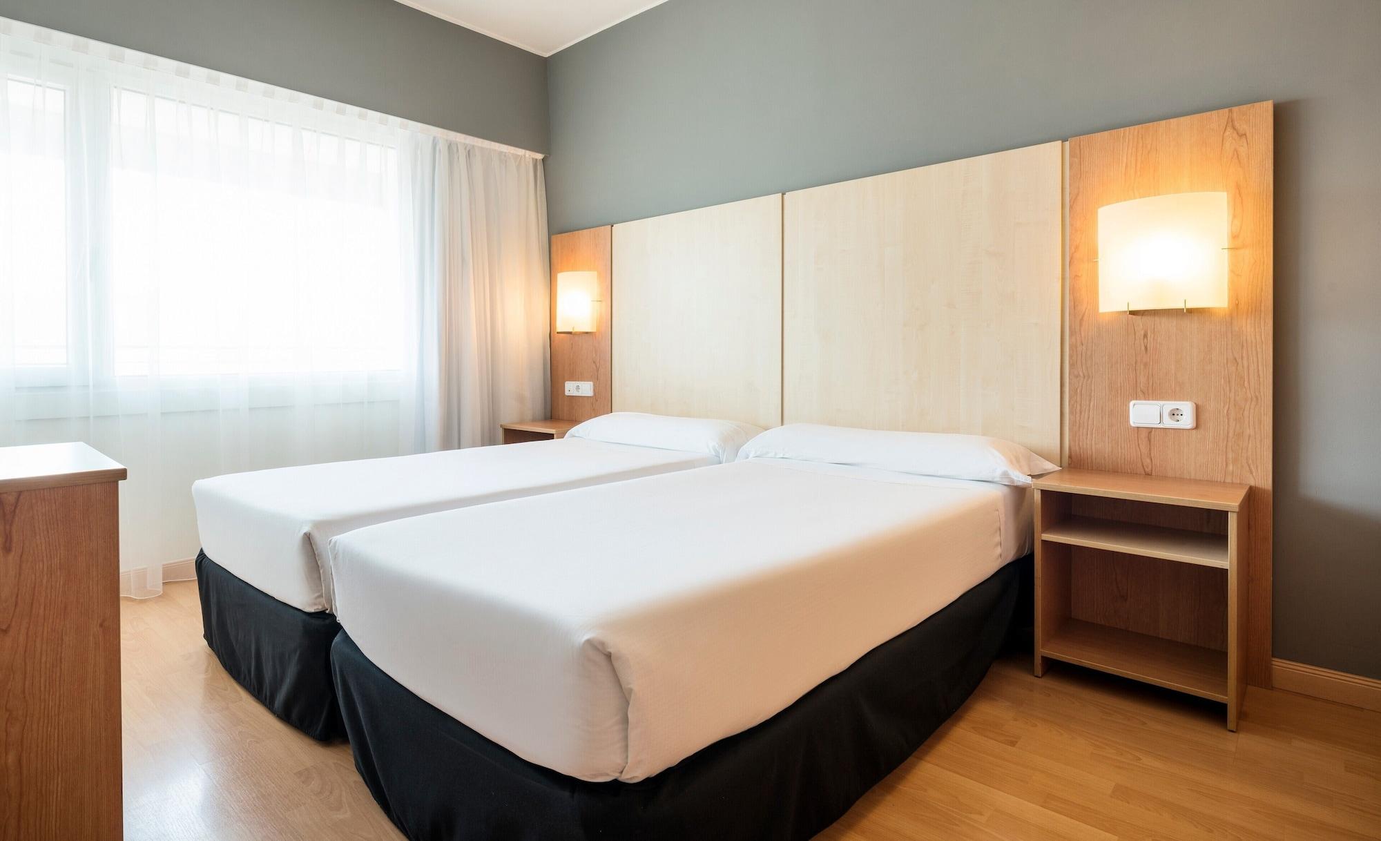 Ilunion Romareda Hotel Zaragoza Exterior photo