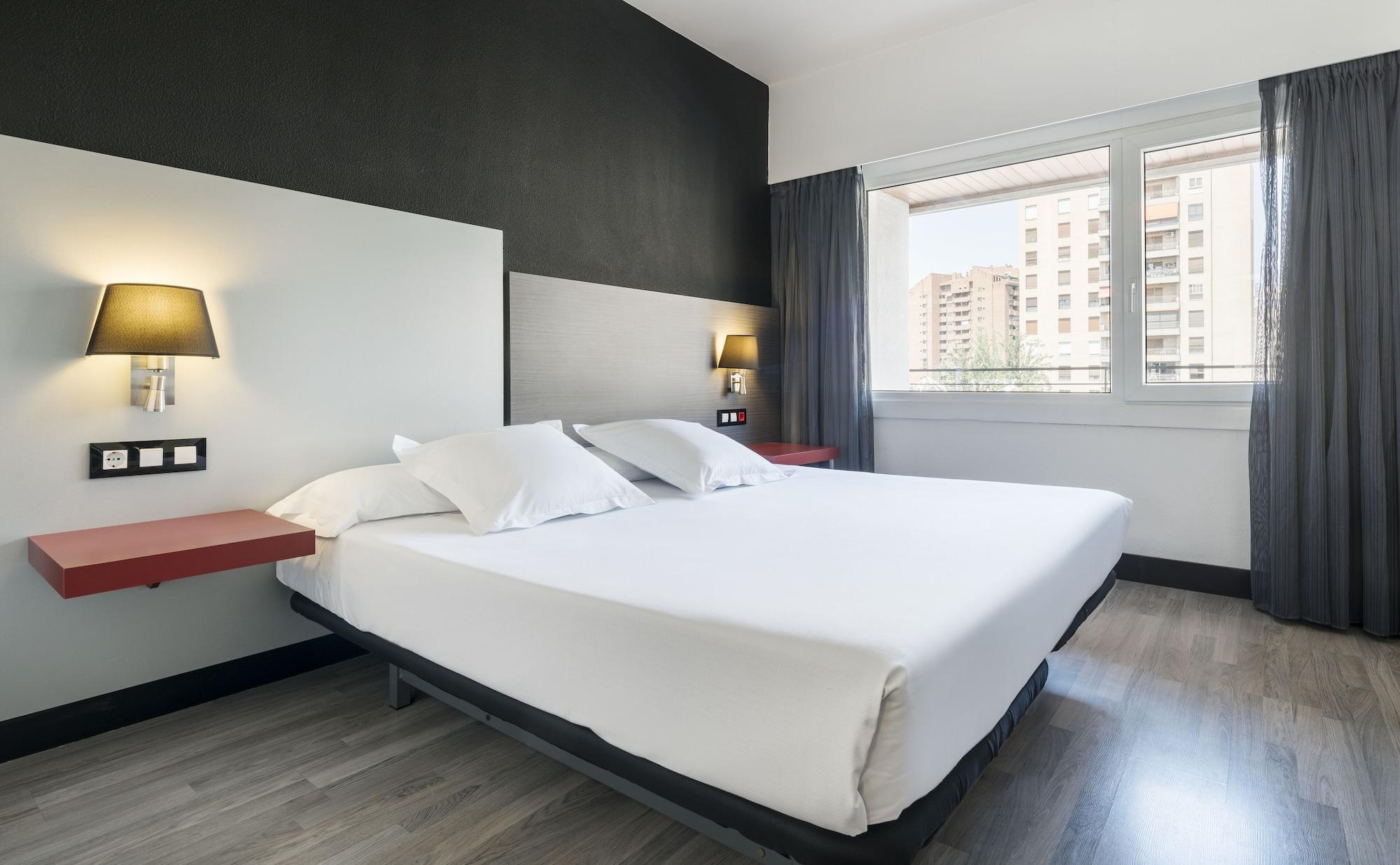 Ilunion Romareda Hotel Zaragoza Exterior photo