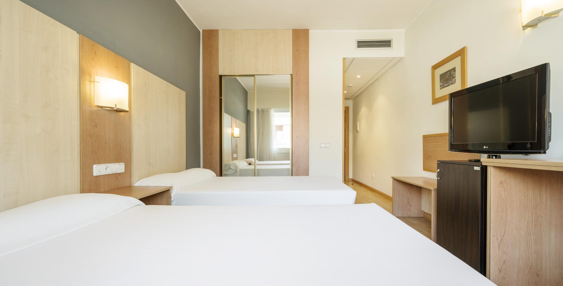Ilunion Romareda Hotel Zaragoza Exterior photo
