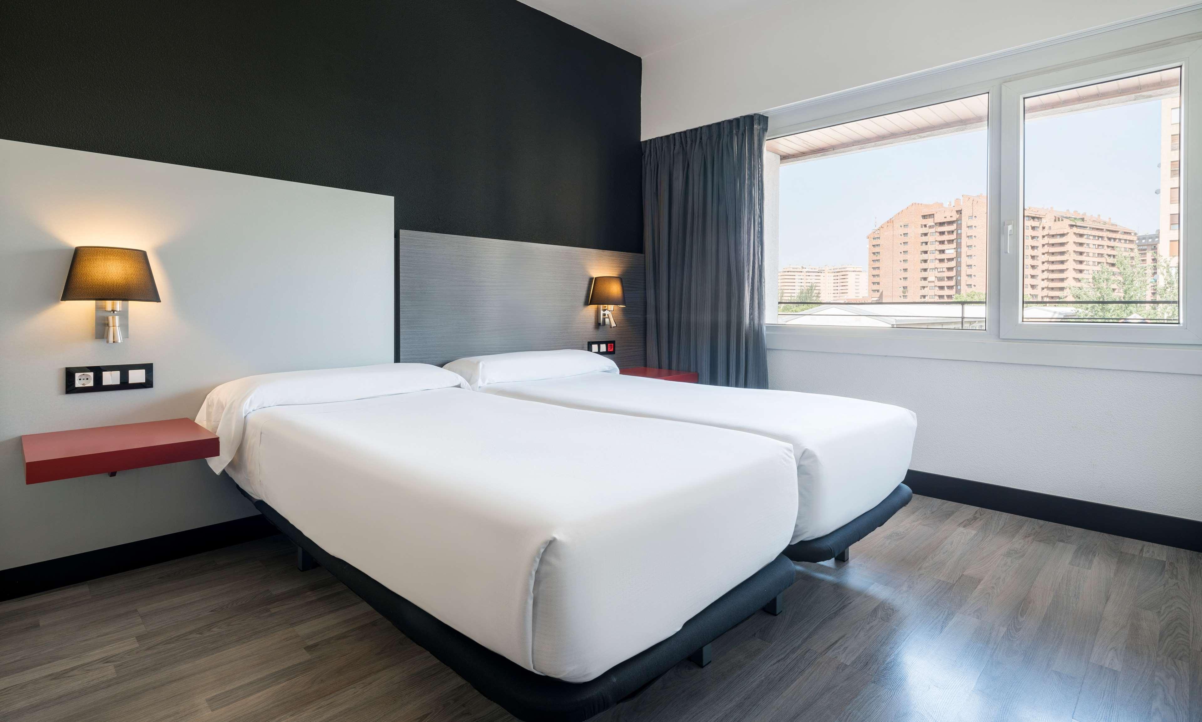 Ilunion Romareda Hotel Zaragoza Exterior photo
