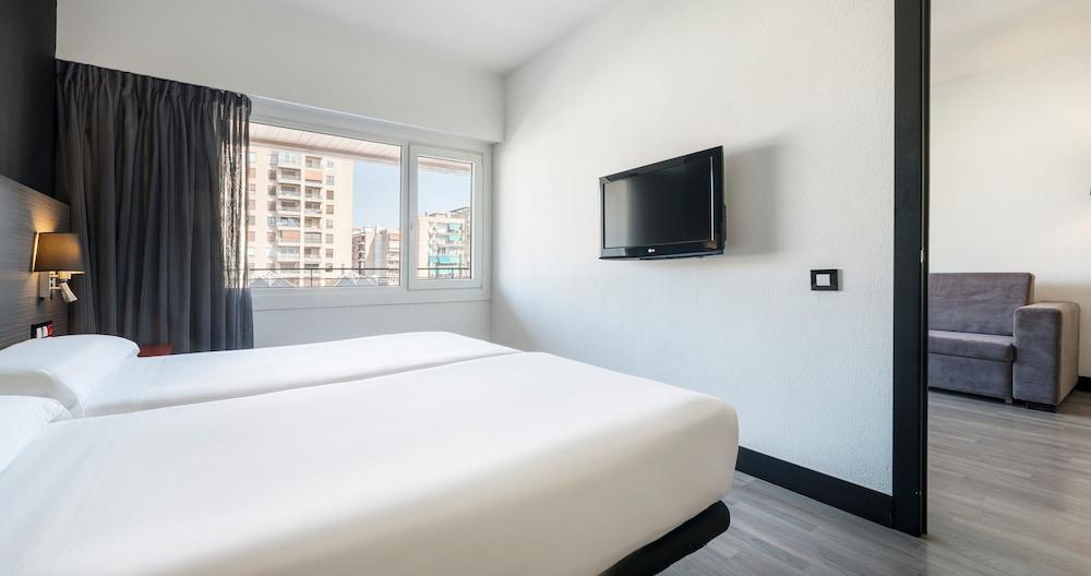 Ilunion Romareda Hotel Zaragoza Exterior photo