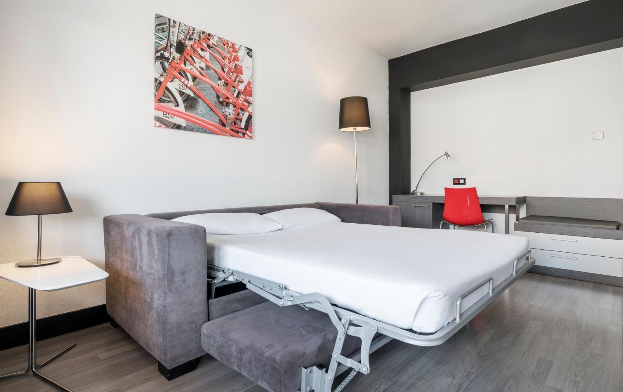 Ilunion Romareda Hotel Zaragoza Room photo