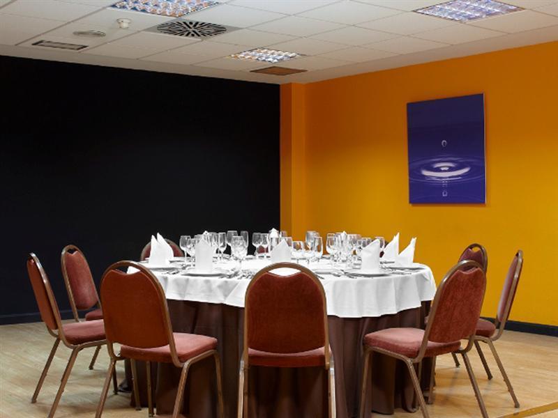 Ilunion Romareda Hotel Zaragoza Restaurant photo