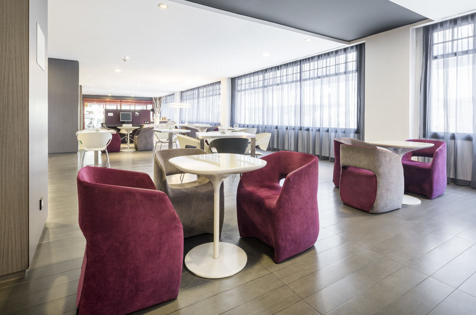 Ilunion Romareda Hotel Zaragoza Exterior photo