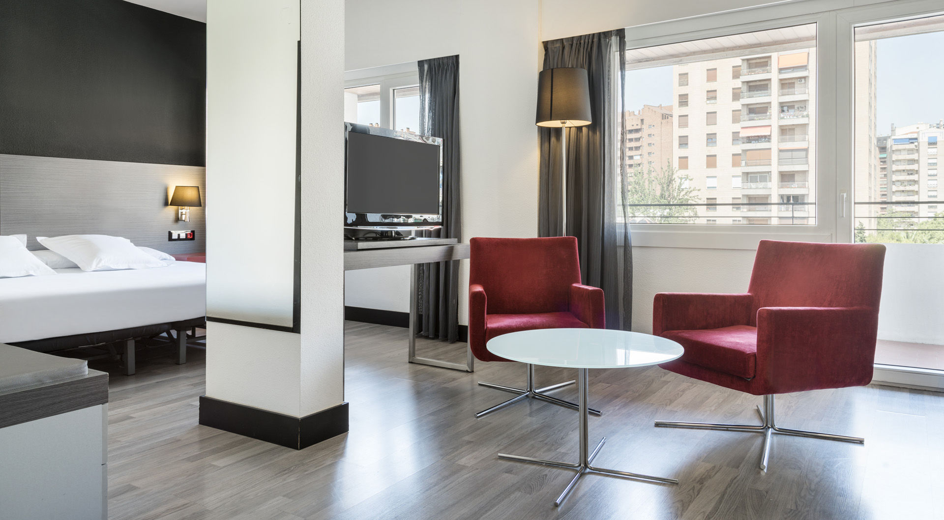 Ilunion Romareda Hotel Zaragoza Exterior photo