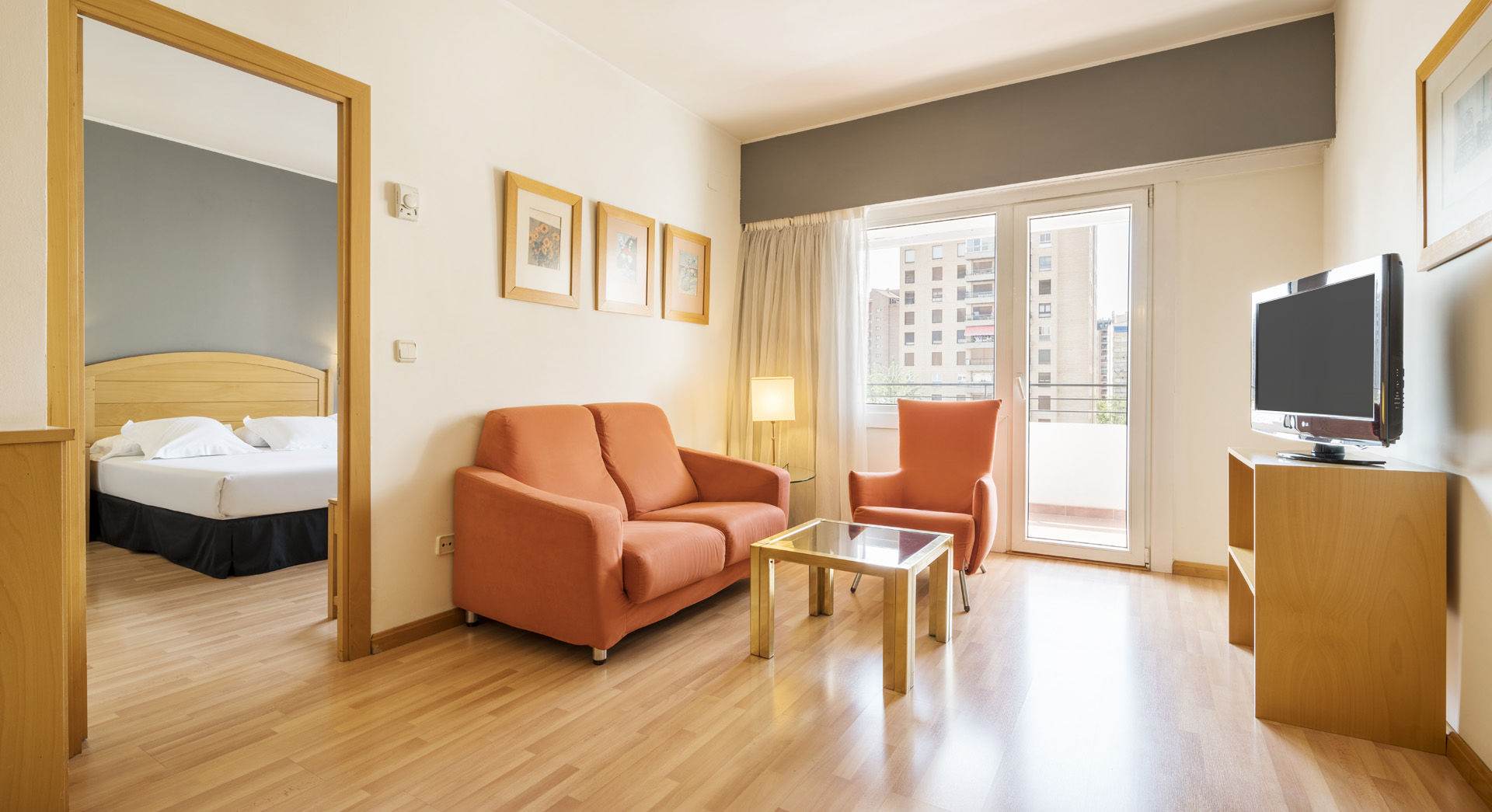 Ilunion Romareda Hotel Zaragoza Exterior photo