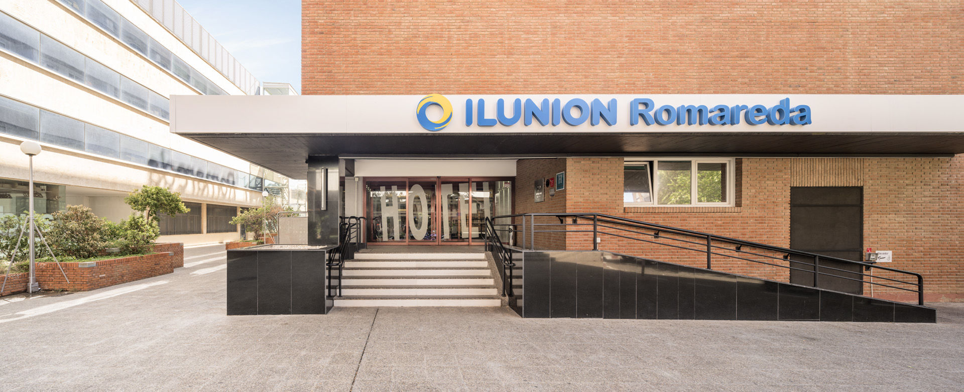 Ilunion Romareda Hotel Zaragoza Exterior photo