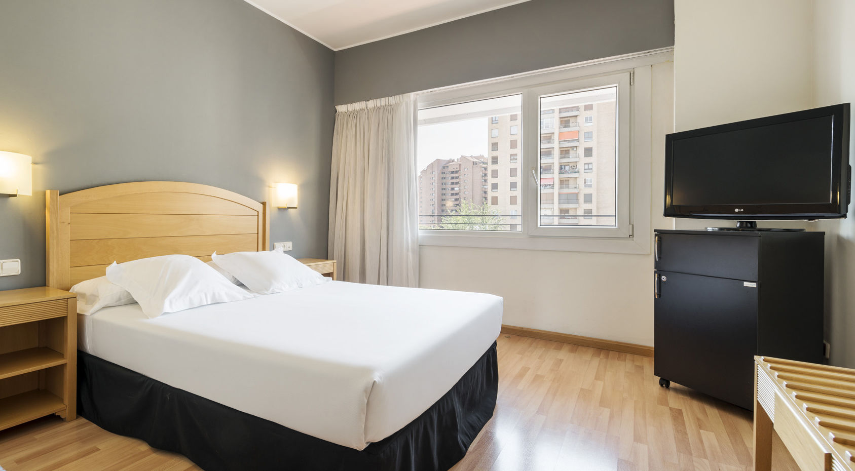 Ilunion Romareda Hotel Zaragoza Exterior photo