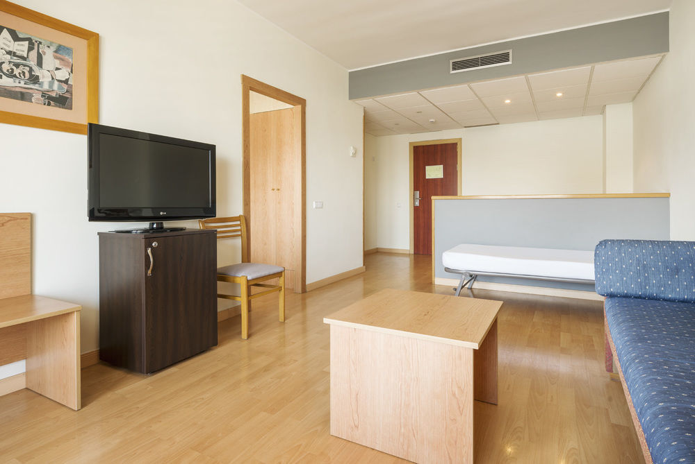 Ilunion Romareda Hotel Zaragoza Exterior photo