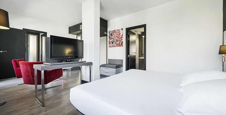 Ilunion Romareda Hotel Zaragoza Exterior photo